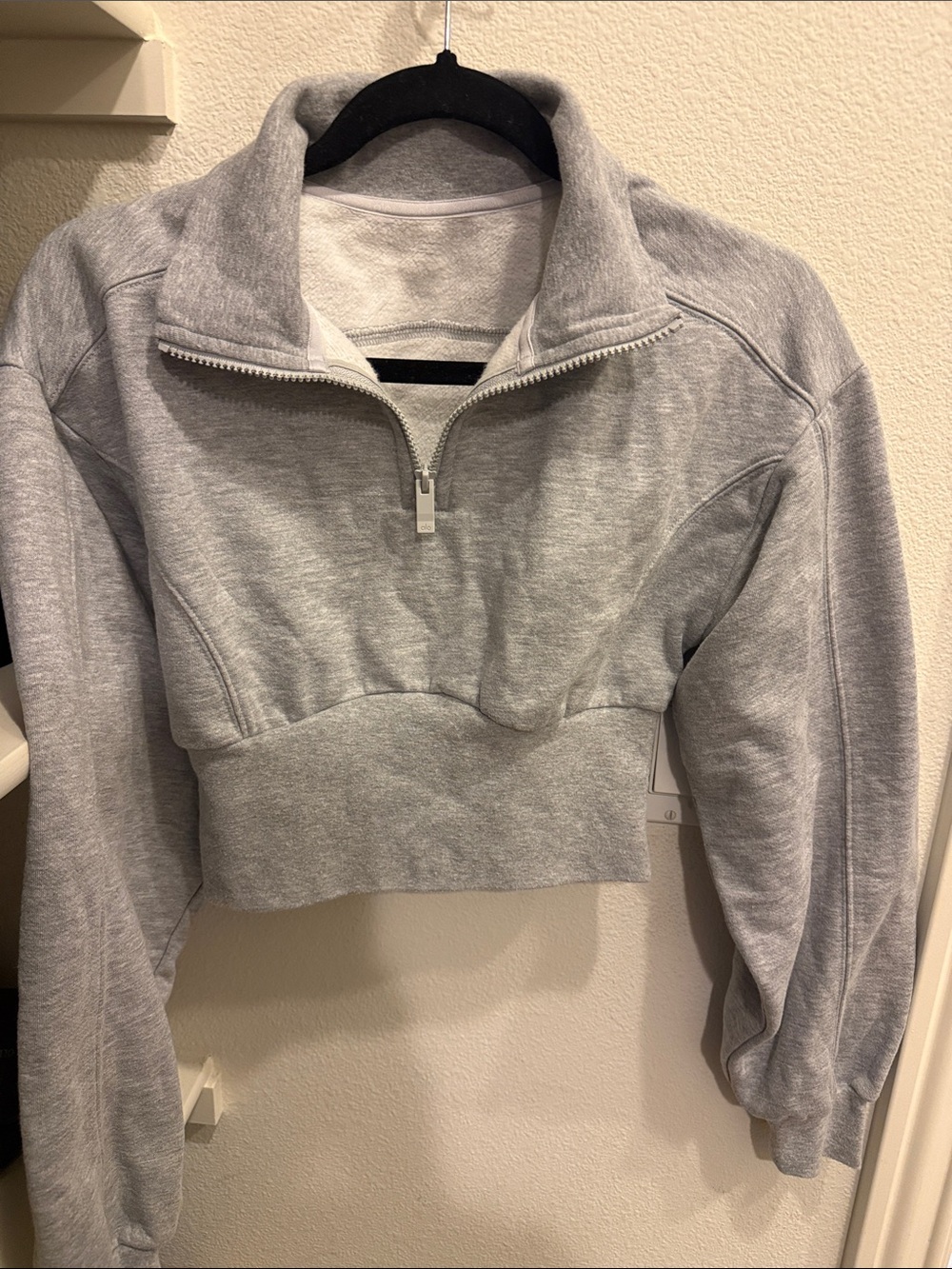 ALO Yoga Light Gray Cropped Quarter-Zip Sweatshirt
